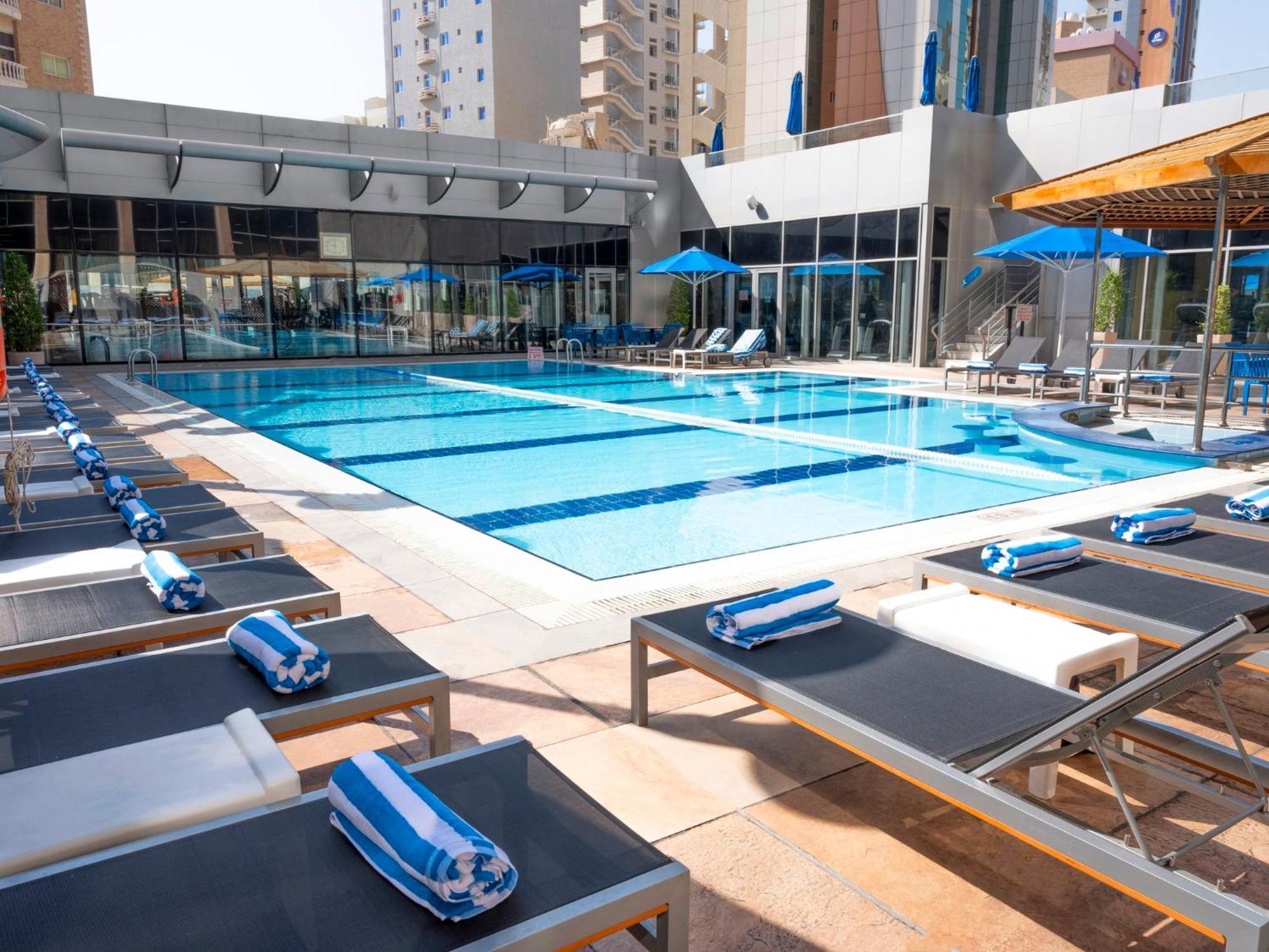 Holiday Inn - Suites Kuwait Salmiya By Ihg Koeweit Buitenkant foto