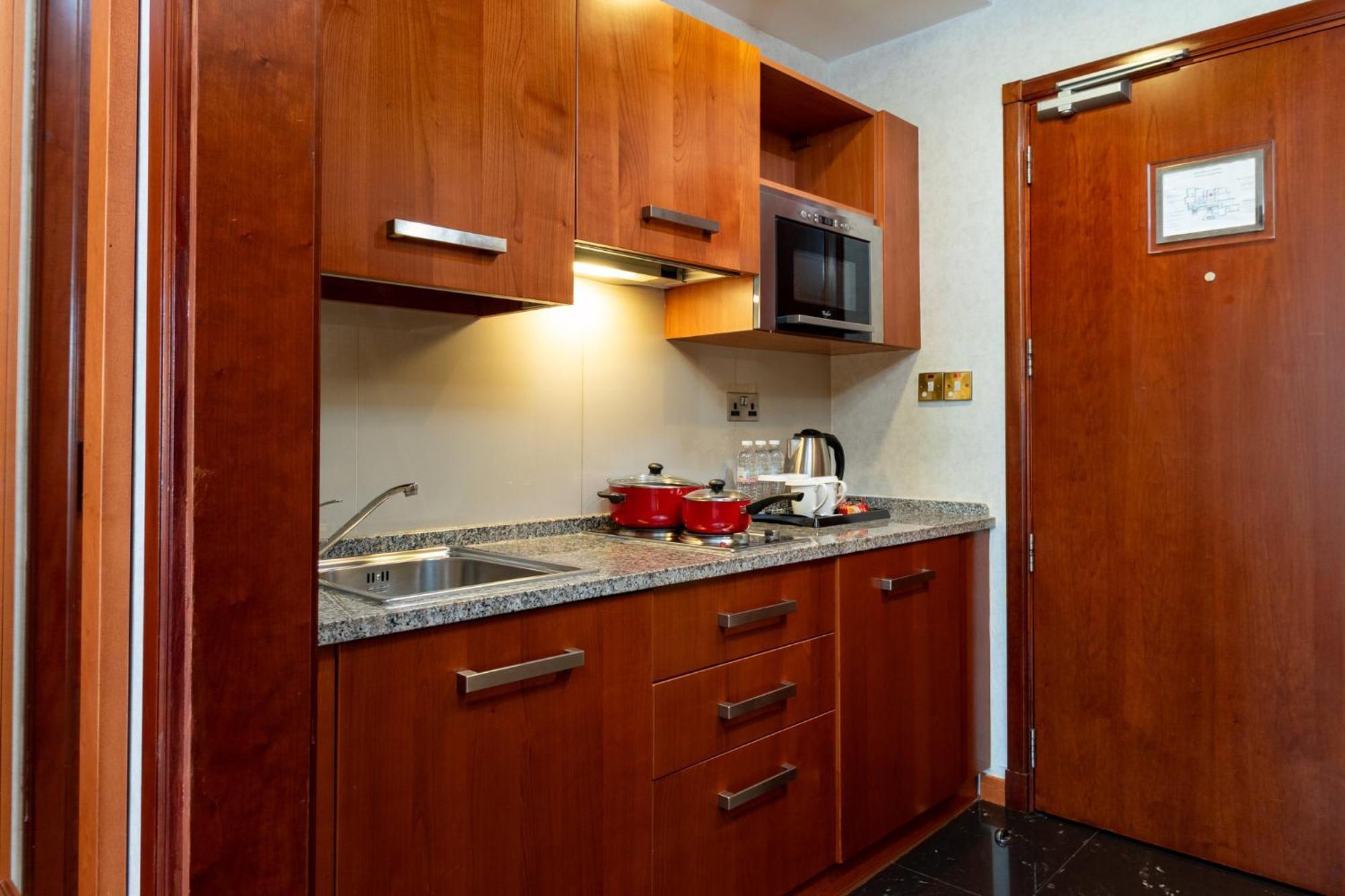 Holiday Inn - Suites Kuwait Salmiya By Ihg Koeweit Buitenkant foto