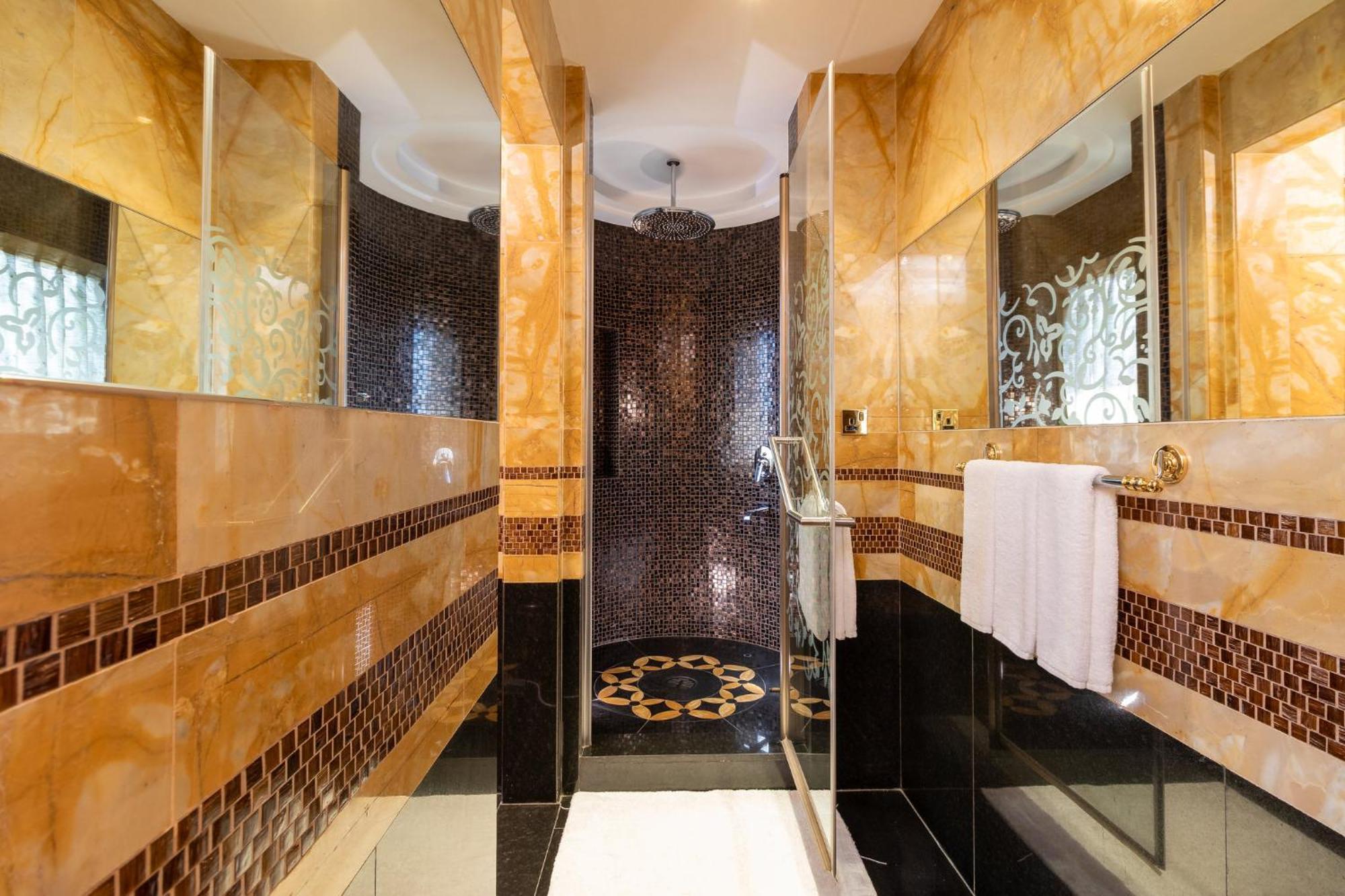 Holiday Inn - Suites Kuwait Salmiya By Ihg Koeweit Buitenkant foto