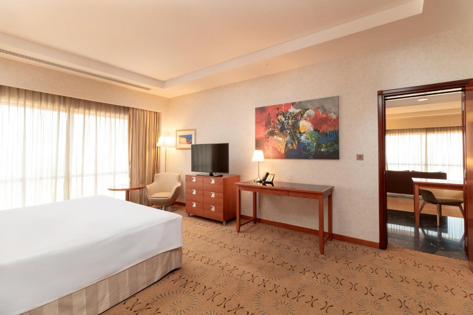 Holiday Inn - Suites Kuwait Salmiya By Ihg Koeweit Buitenkant foto