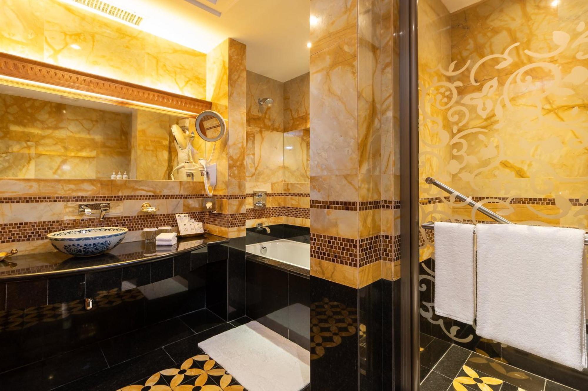 Holiday Inn - Suites Kuwait Salmiya By Ihg Koeweit Buitenkant foto